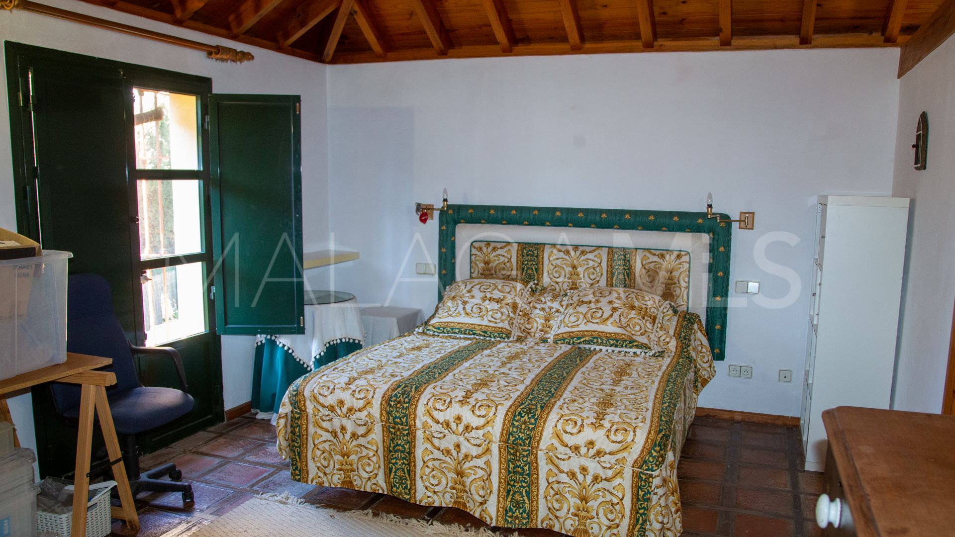 Se vende villa in Nueva Andalucia with 6 bedrooms