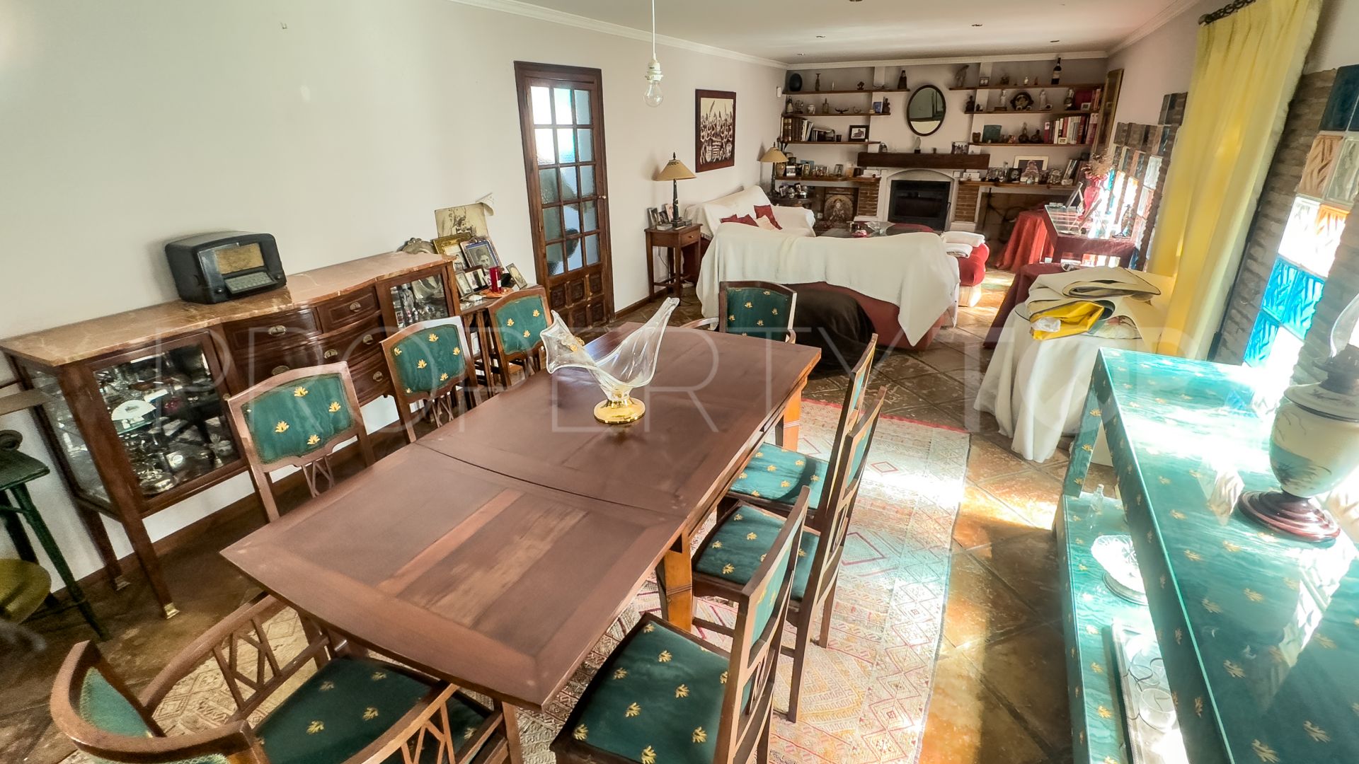 Se vende villa en Nueva Andalucia con 6 dormitorios