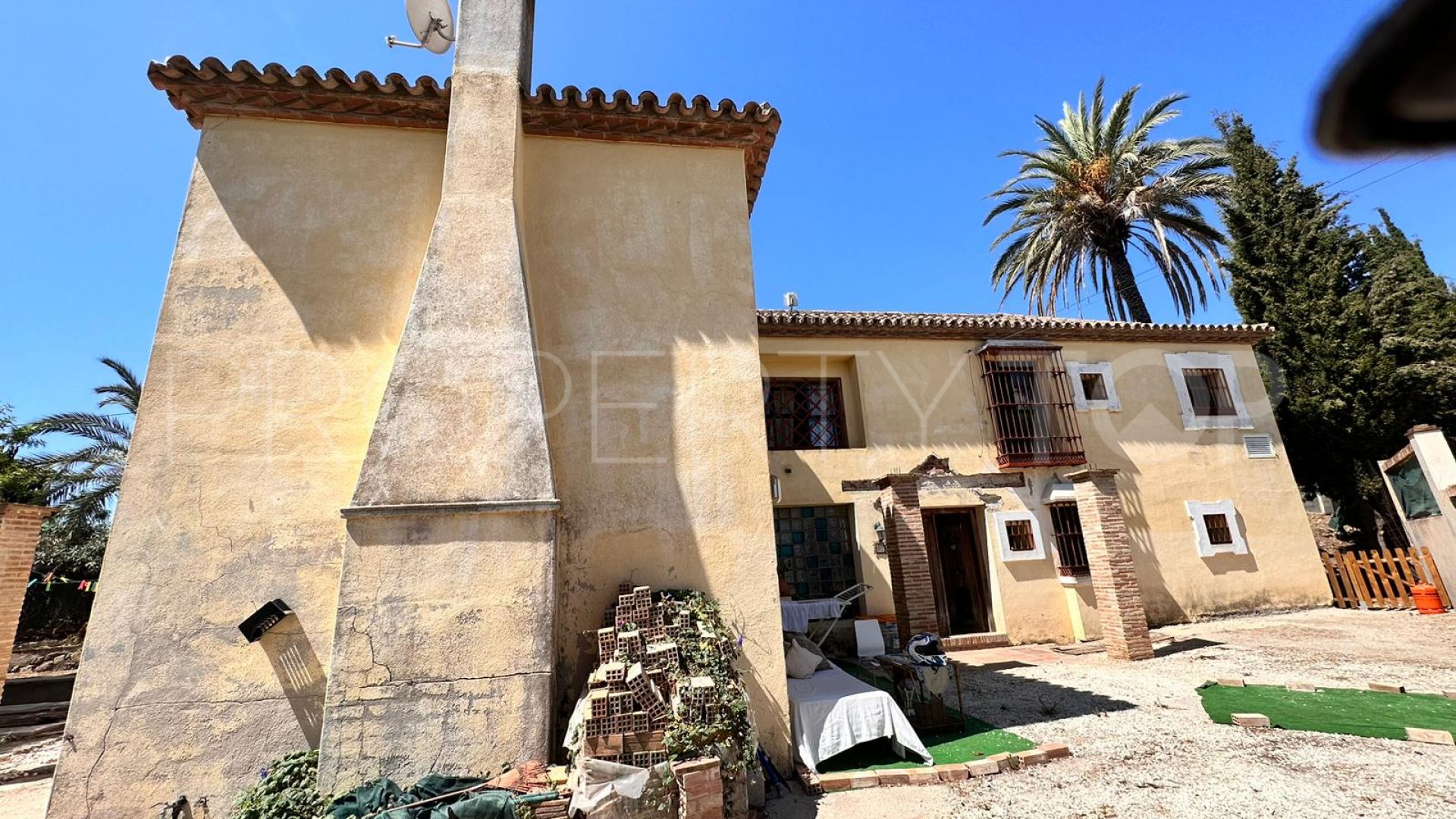 Se vende villa en Nueva Andalucia con 6 dormitorios