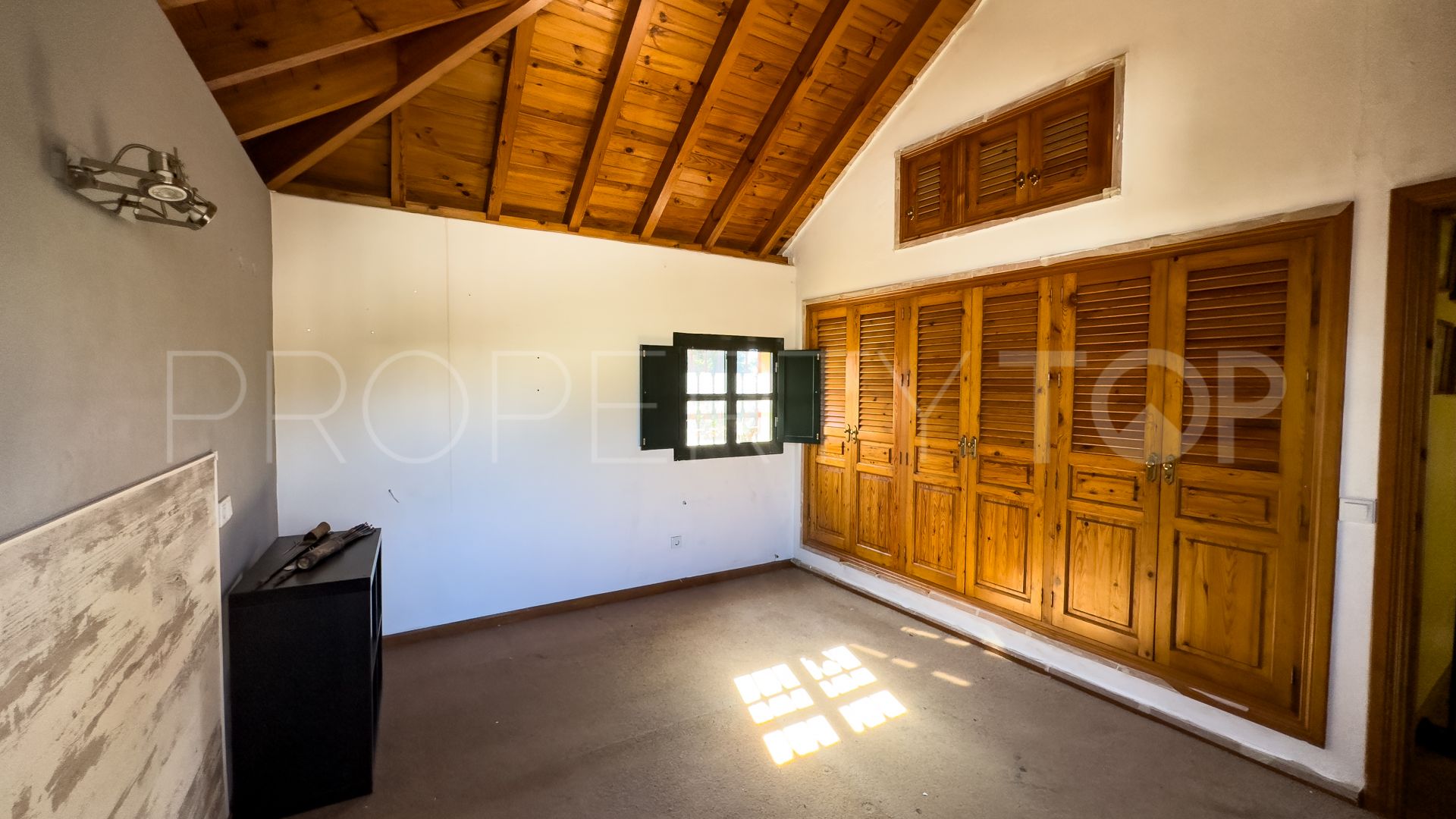 6 bedrooms Nueva Andalucia villa for sale