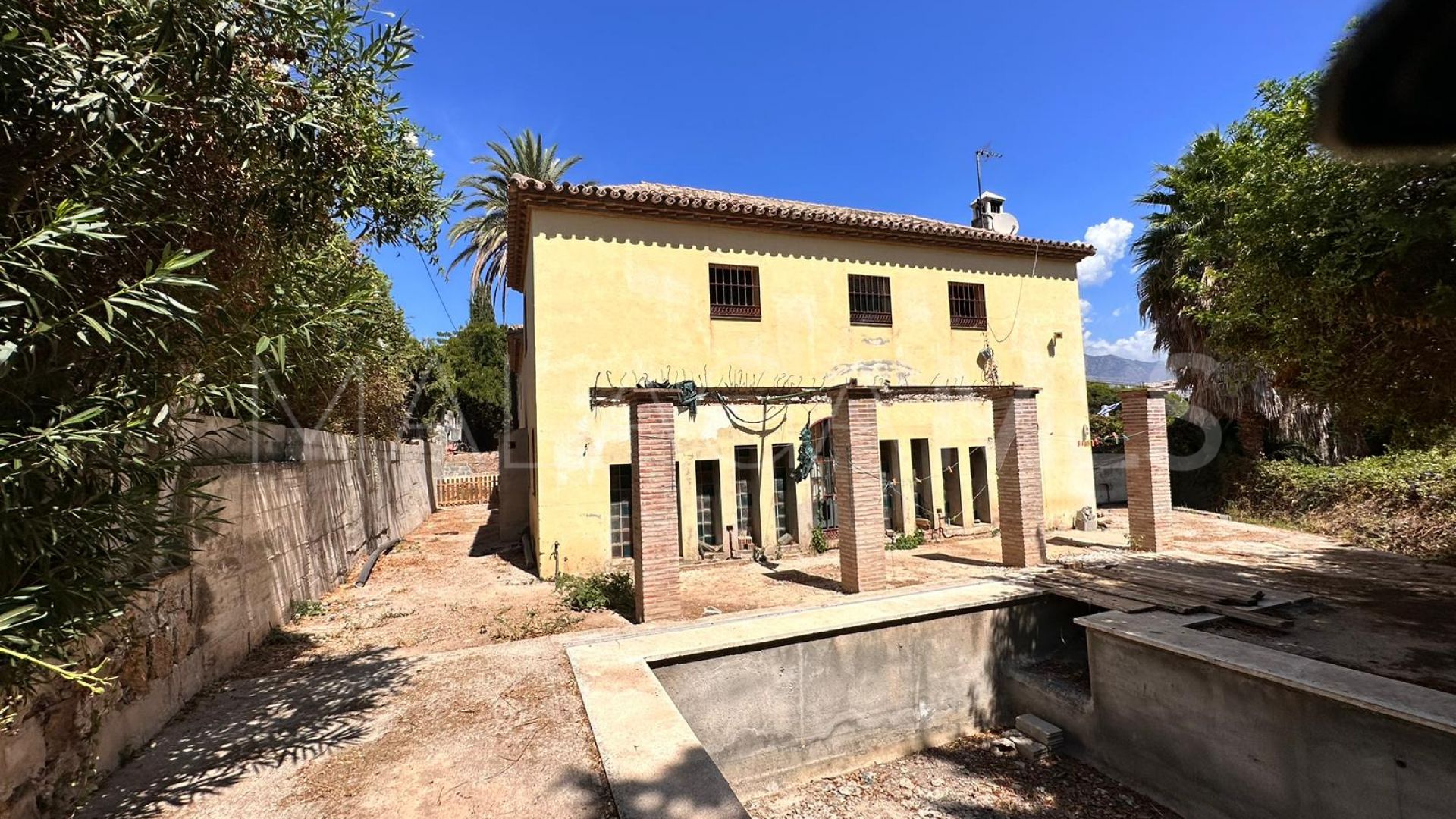 Se vende villa in Nueva Andalucia with 6 bedrooms