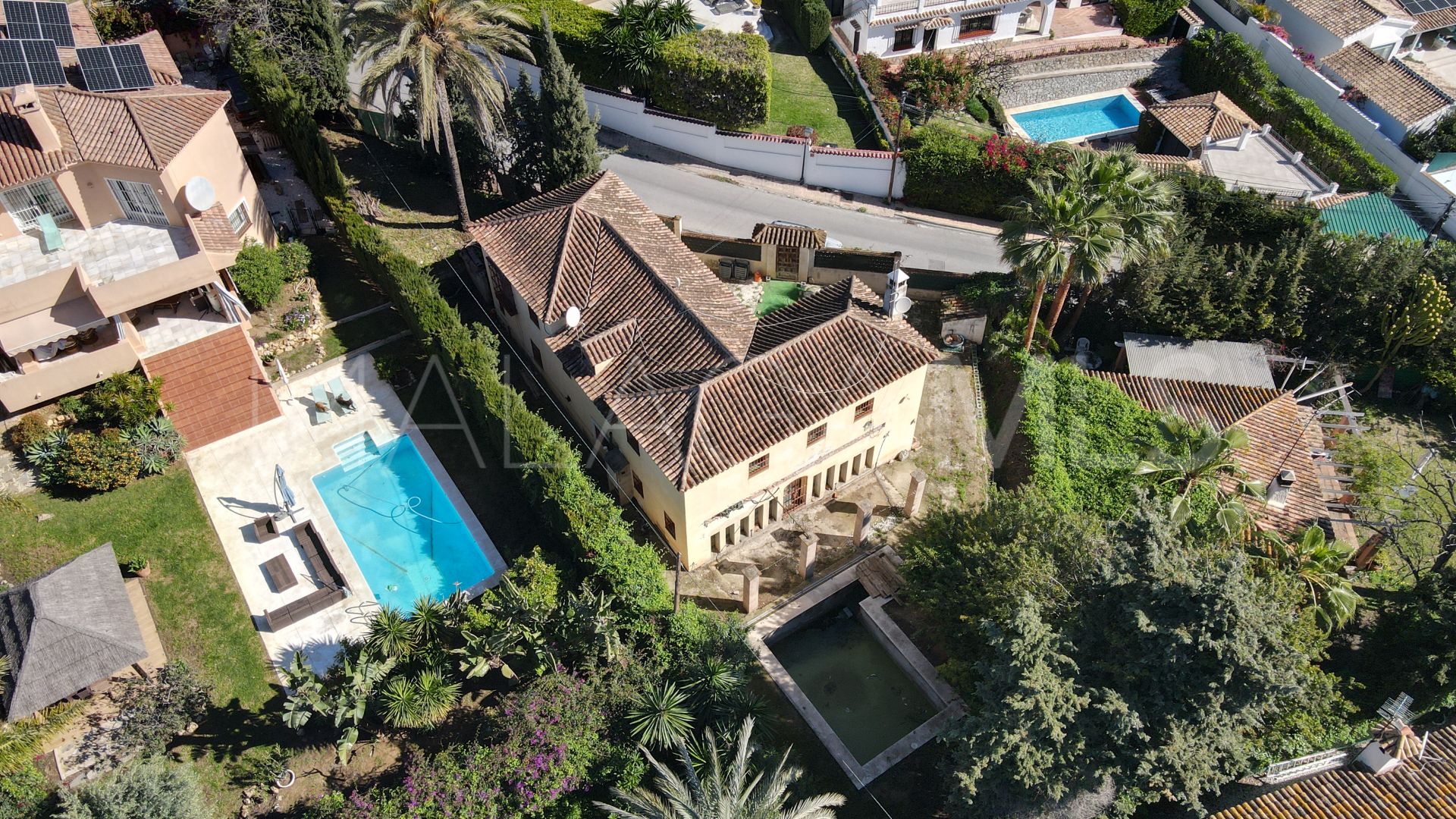 Villa for sale in Nueva Andalucia