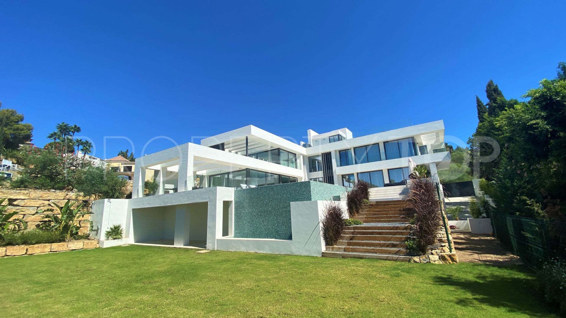 For sale villa with 6 bedrooms in Altos del Paraiso