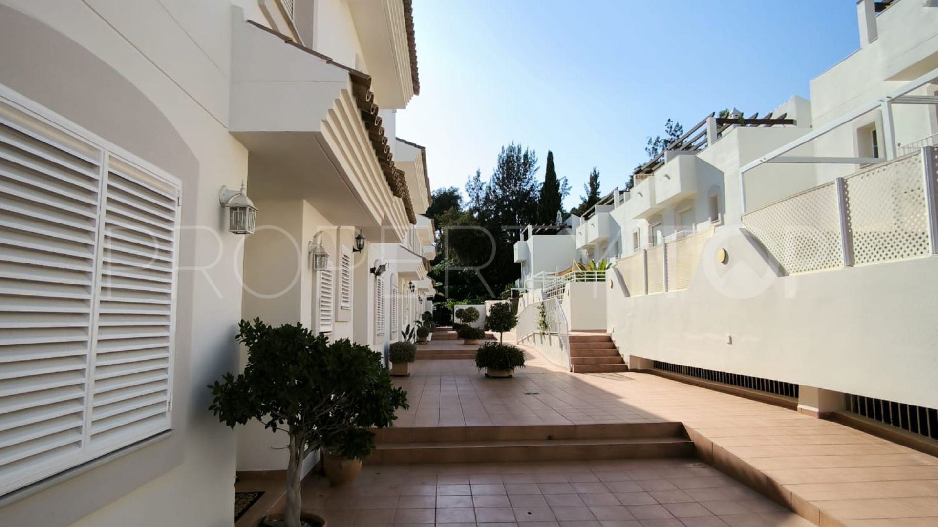 3 bedrooms town house in Nueva Andalucia for sale