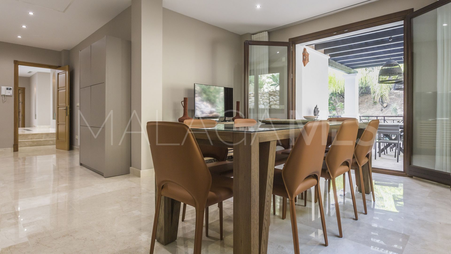 For sale El Madroñal villa with 7 bedrooms