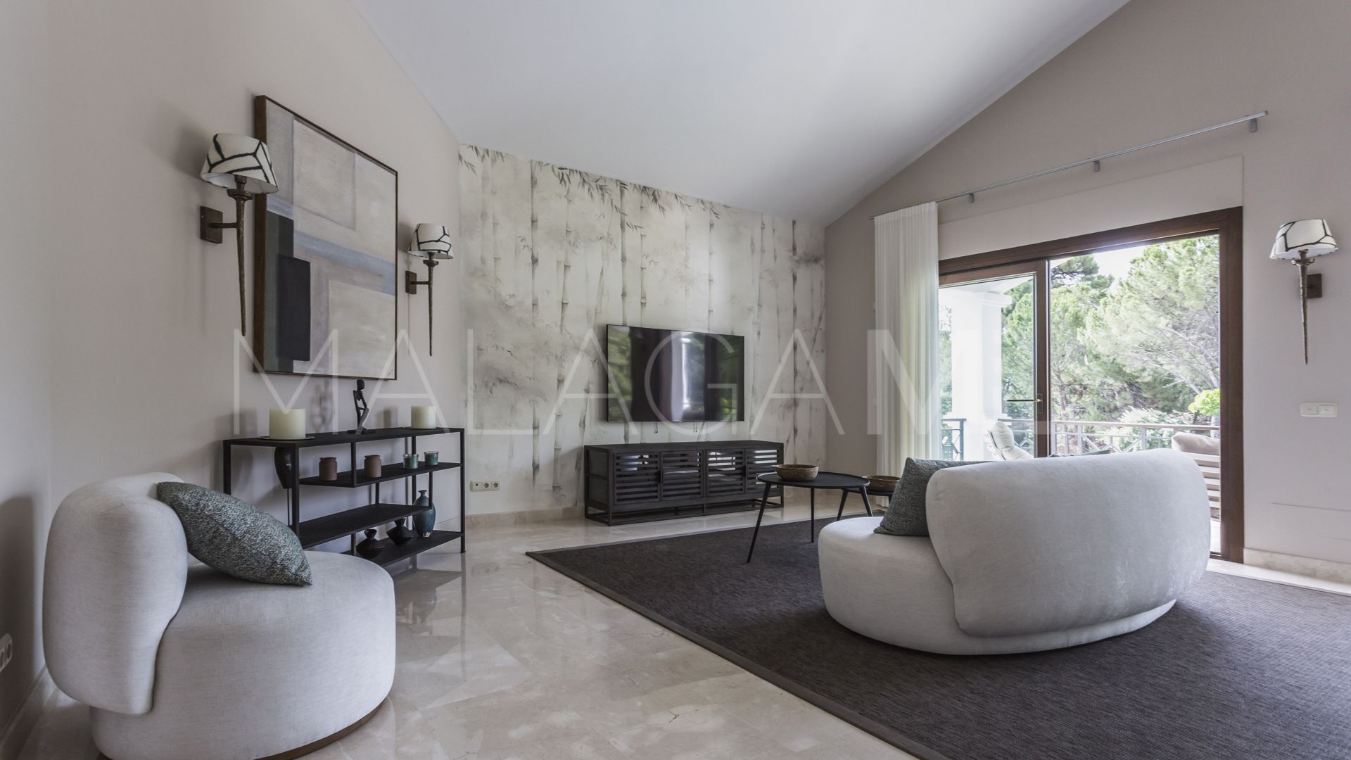 For sale El Madroñal villa with 7 bedrooms