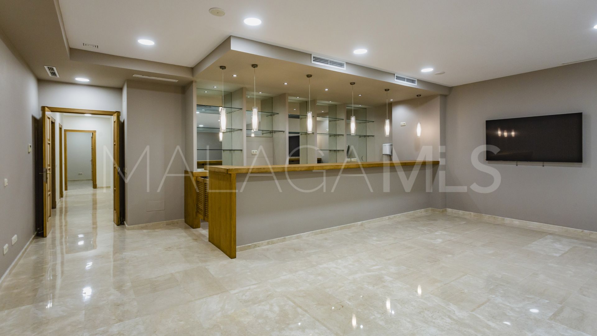 For sale El Madroñal villa with 7 bedrooms