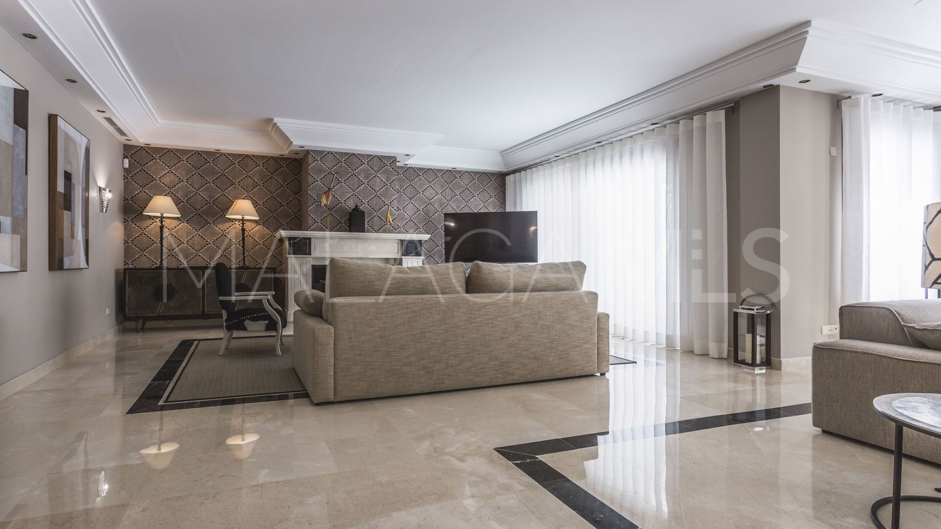 For sale El Madroñal villa with 7 bedrooms