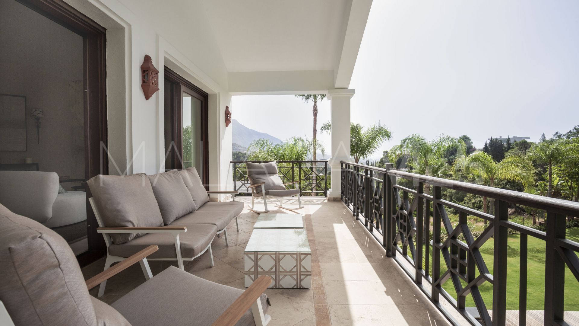 For sale El Madroñal villa with 7 bedrooms
