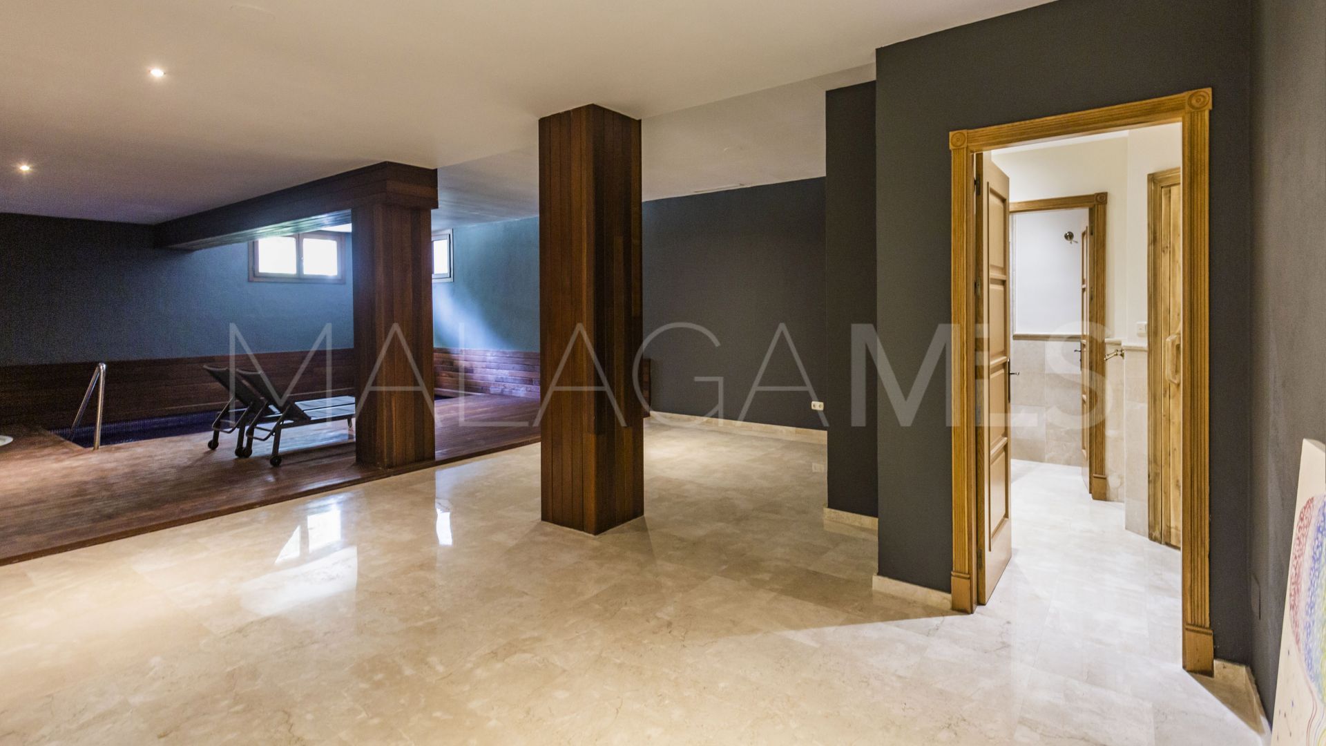 For sale El Madroñal villa with 7 bedrooms