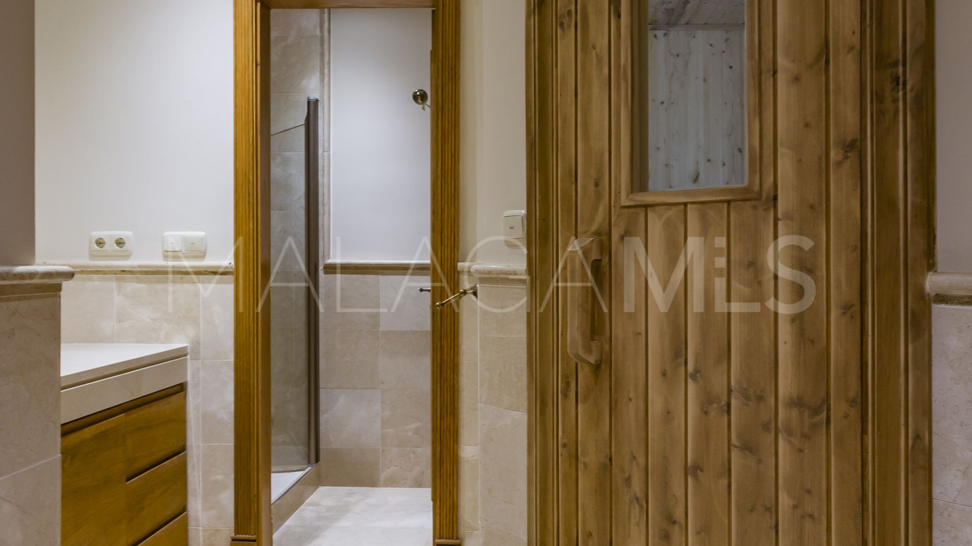 For sale El Madroñal villa with 7 bedrooms