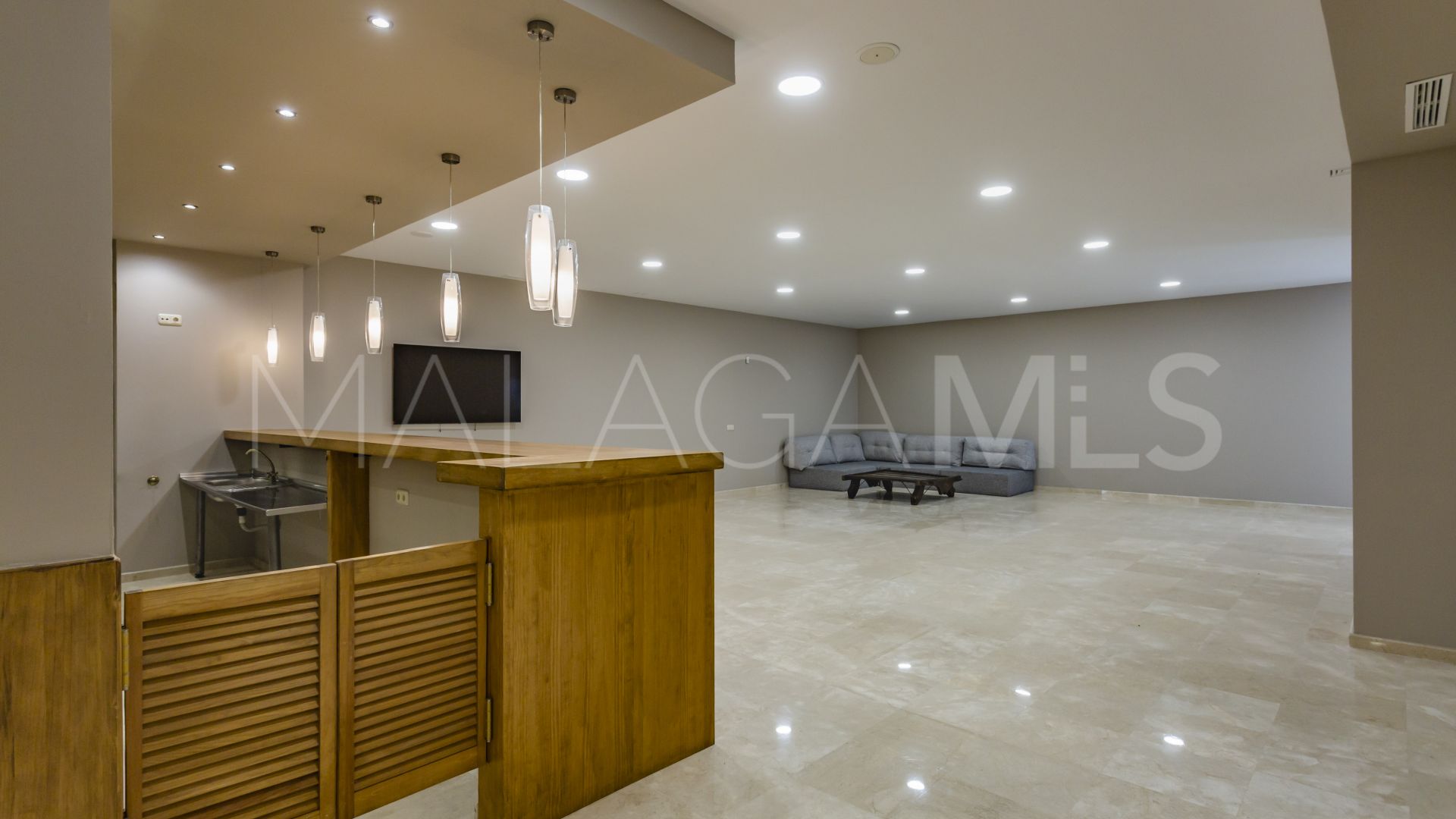 For sale El Madroñal villa with 7 bedrooms