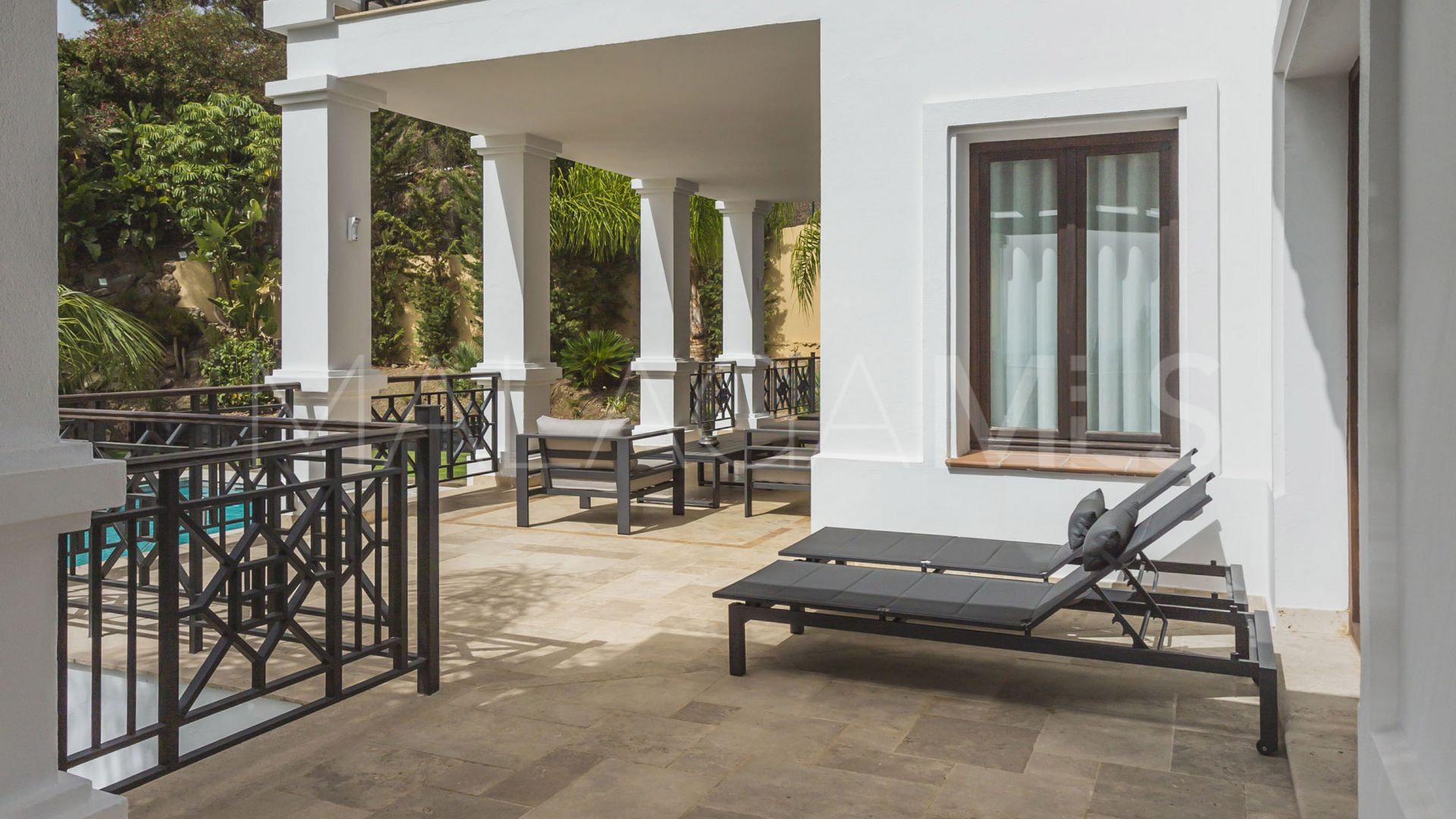 For sale El Madroñal villa with 7 bedrooms