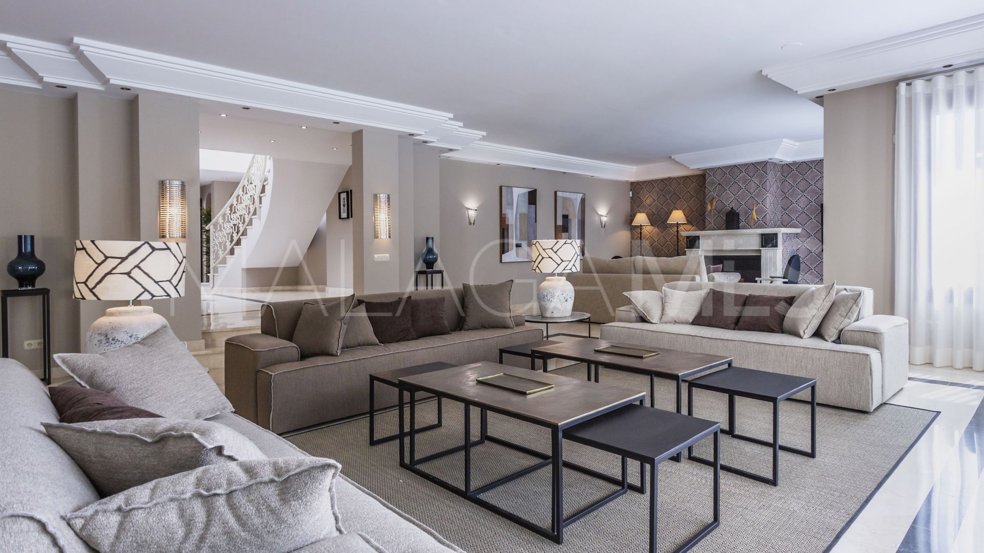 For sale El Madroñal villa with 7 bedrooms