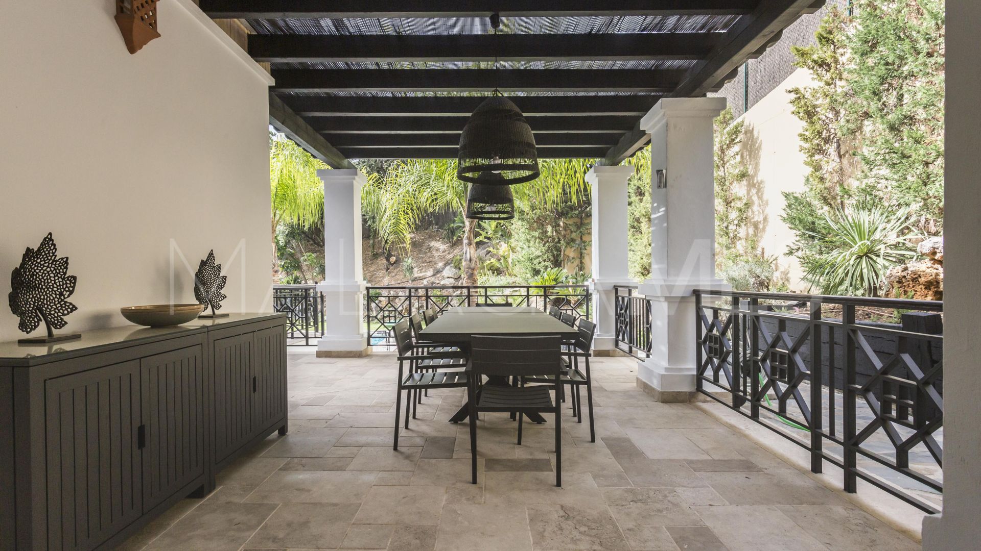 For sale El Madroñal villa with 7 bedrooms