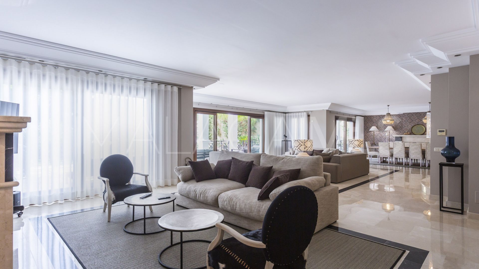 For sale El Madroñal villa with 7 bedrooms