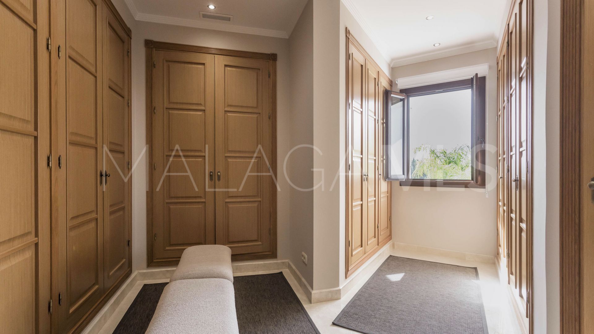 For sale El Madroñal villa with 7 bedrooms