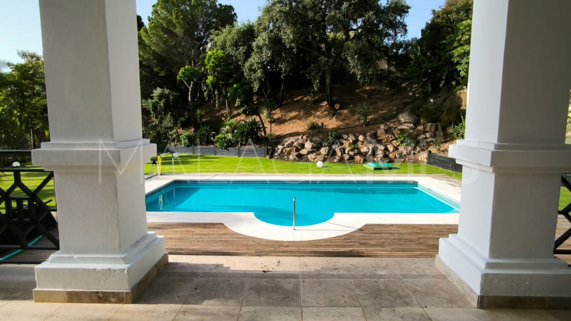 For sale El Madroñal villa with 7 bedrooms