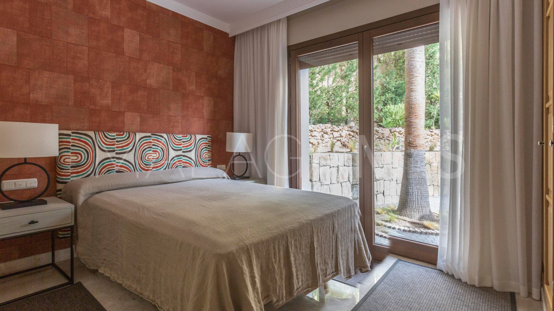 For sale El Madroñal villa with 7 bedrooms
