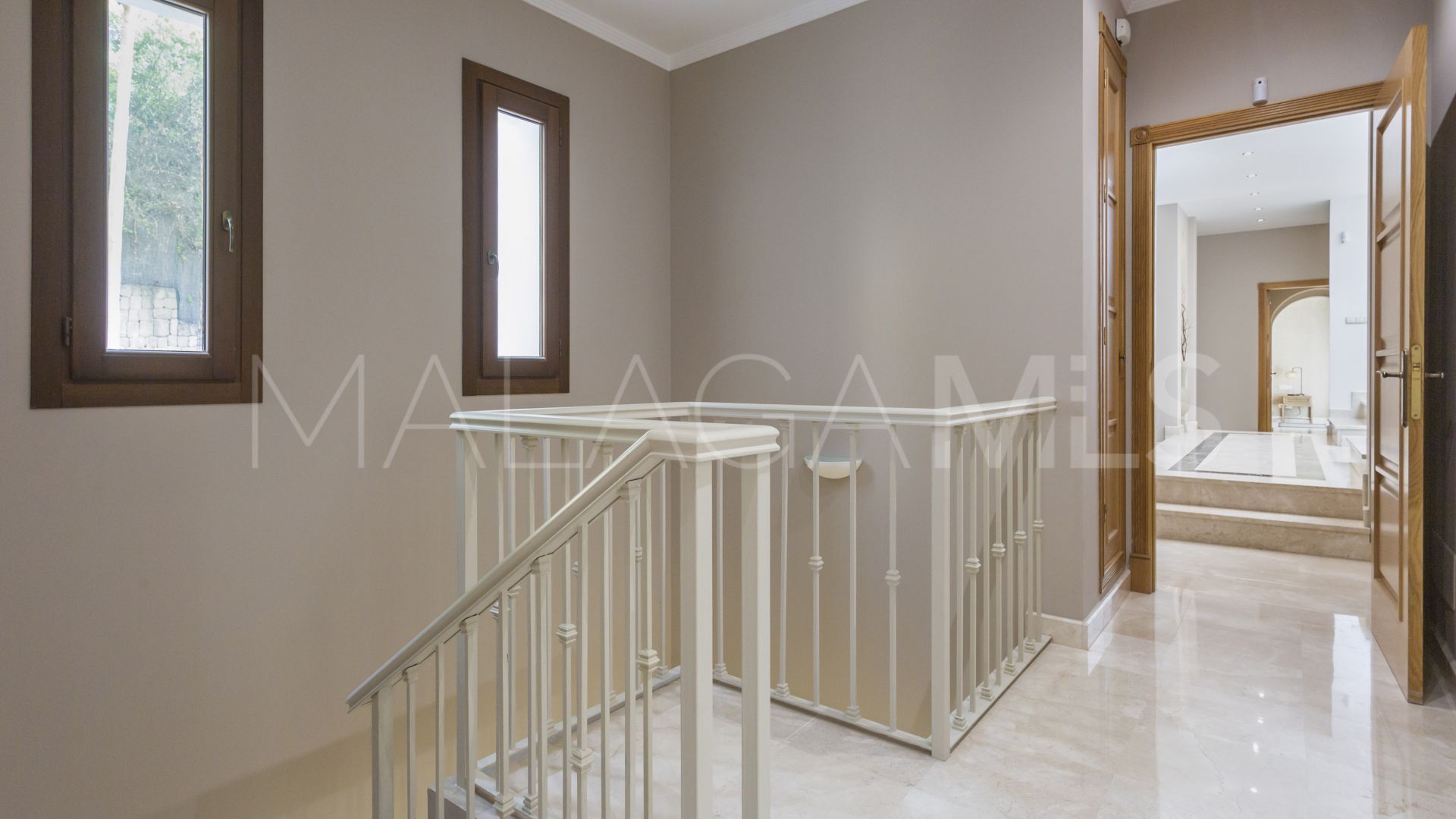 For sale El Madroñal villa with 7 bedrooms