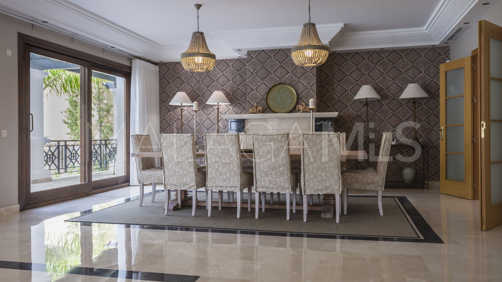 For sale El Madroñal villa with 7 bedrooms