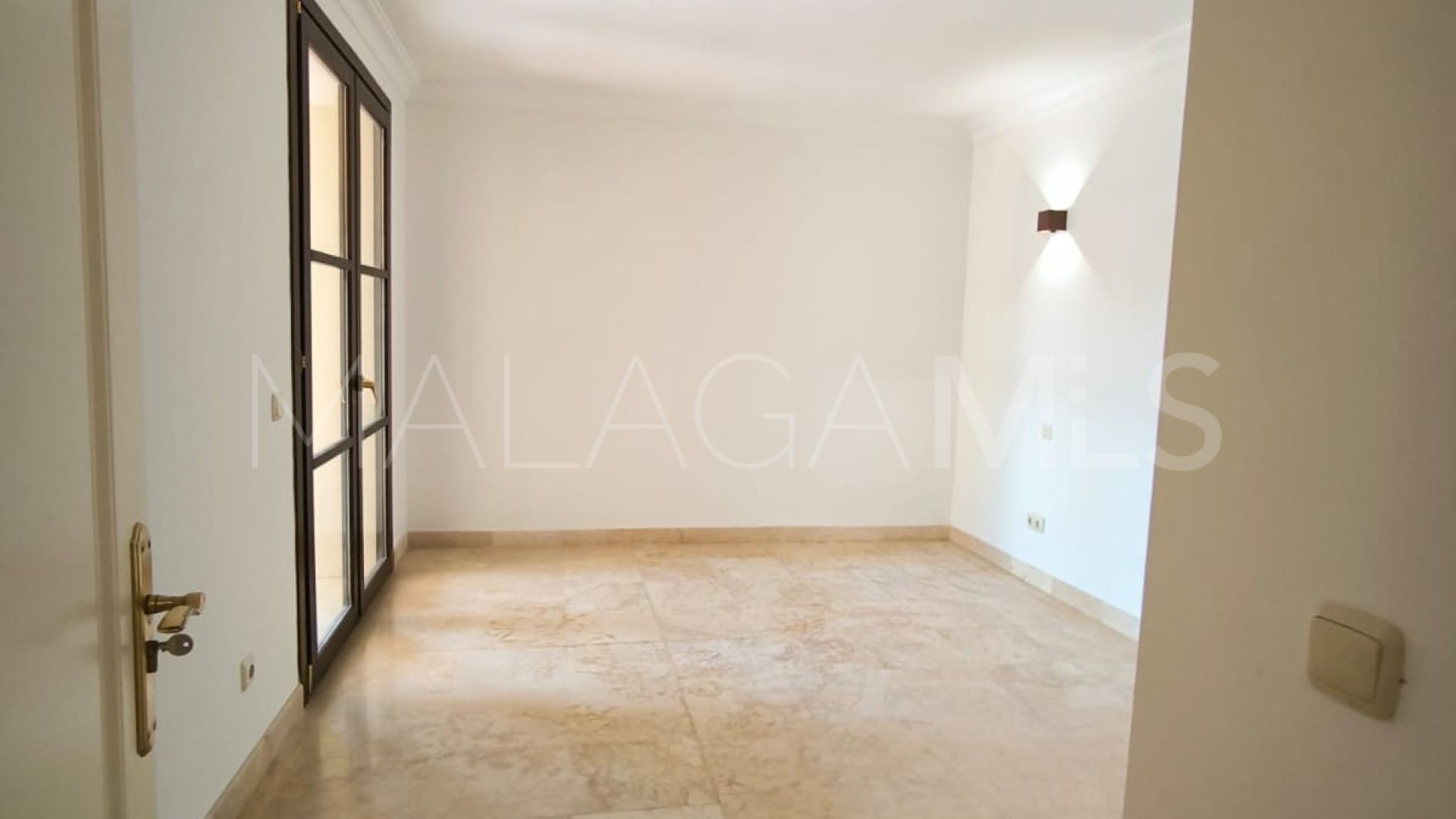 Villa for sale in Bellevue