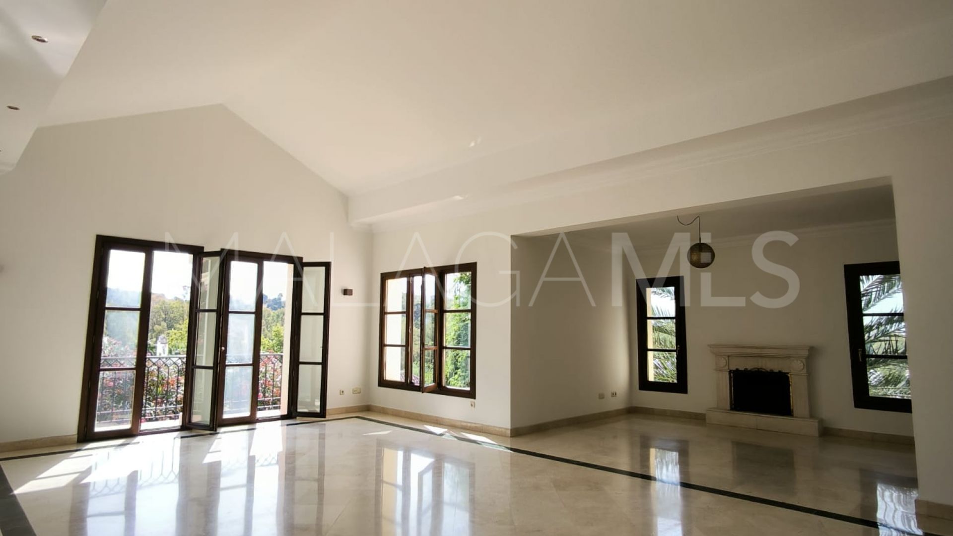 Villa for sale in Bellevue