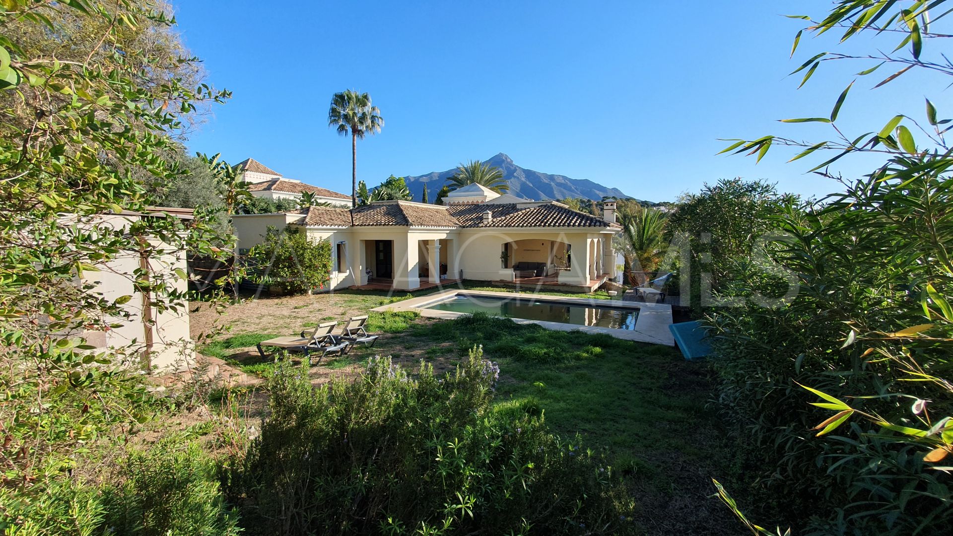 Villa for sale in Bellevue