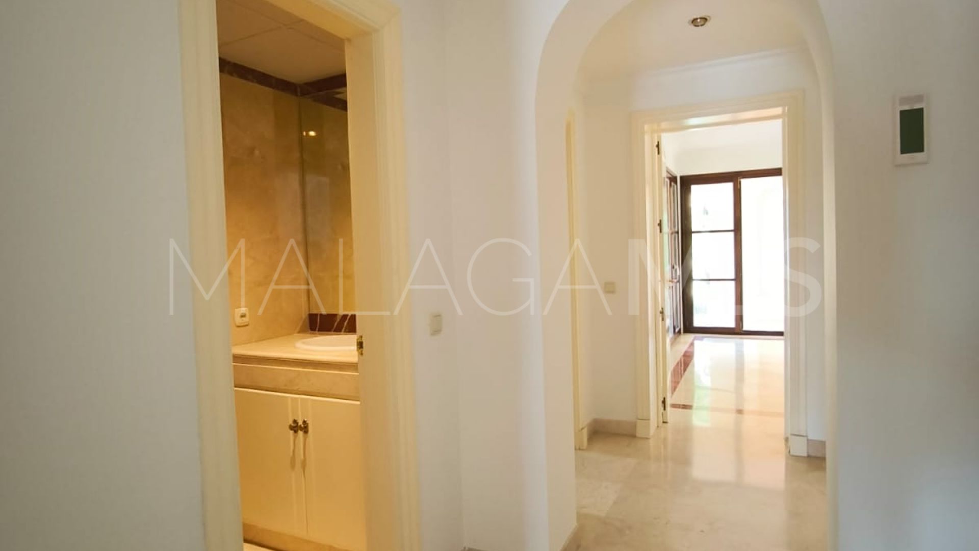 Villa for sale in Bellevue