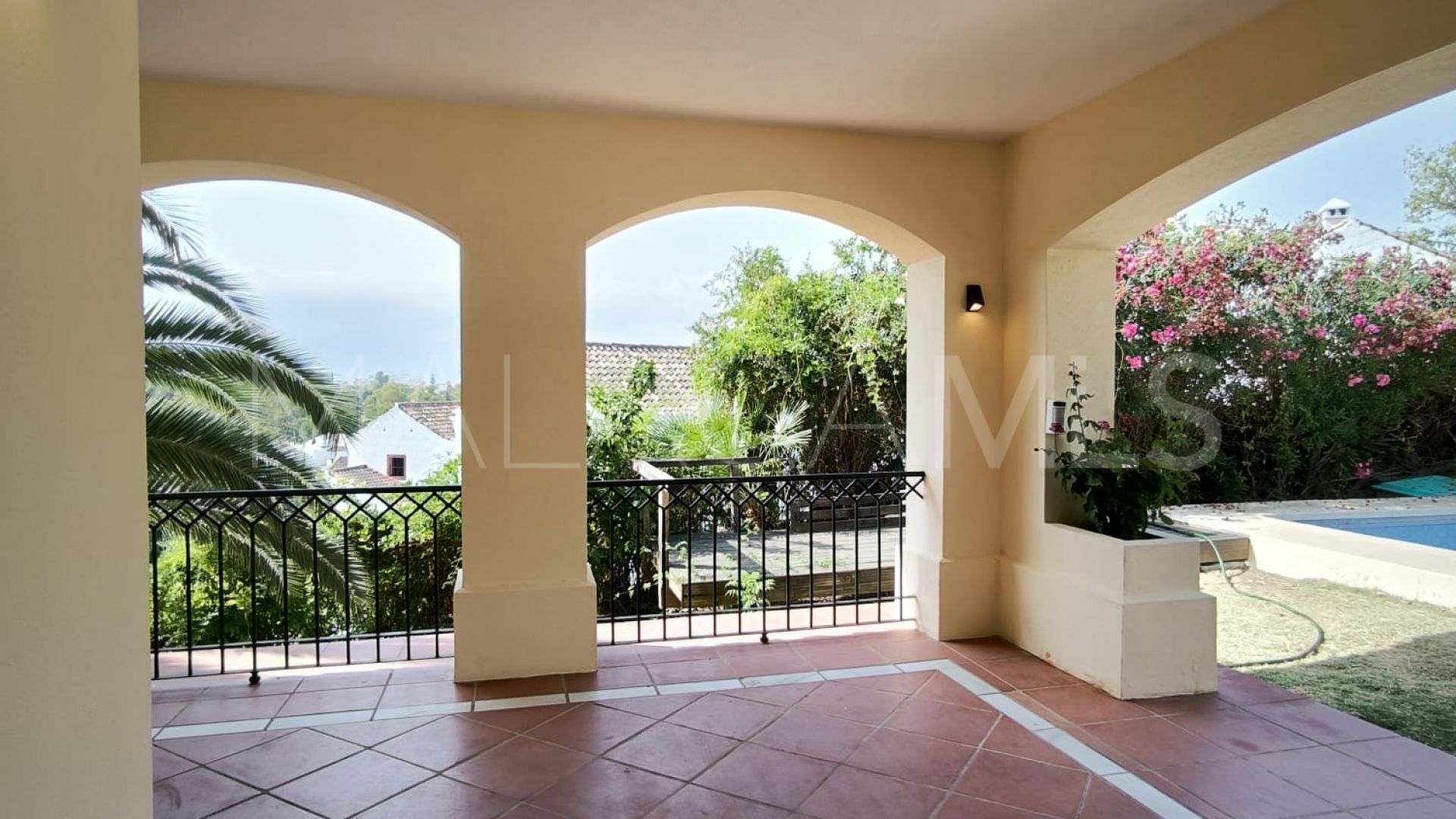 Villa for sale in Bellevue