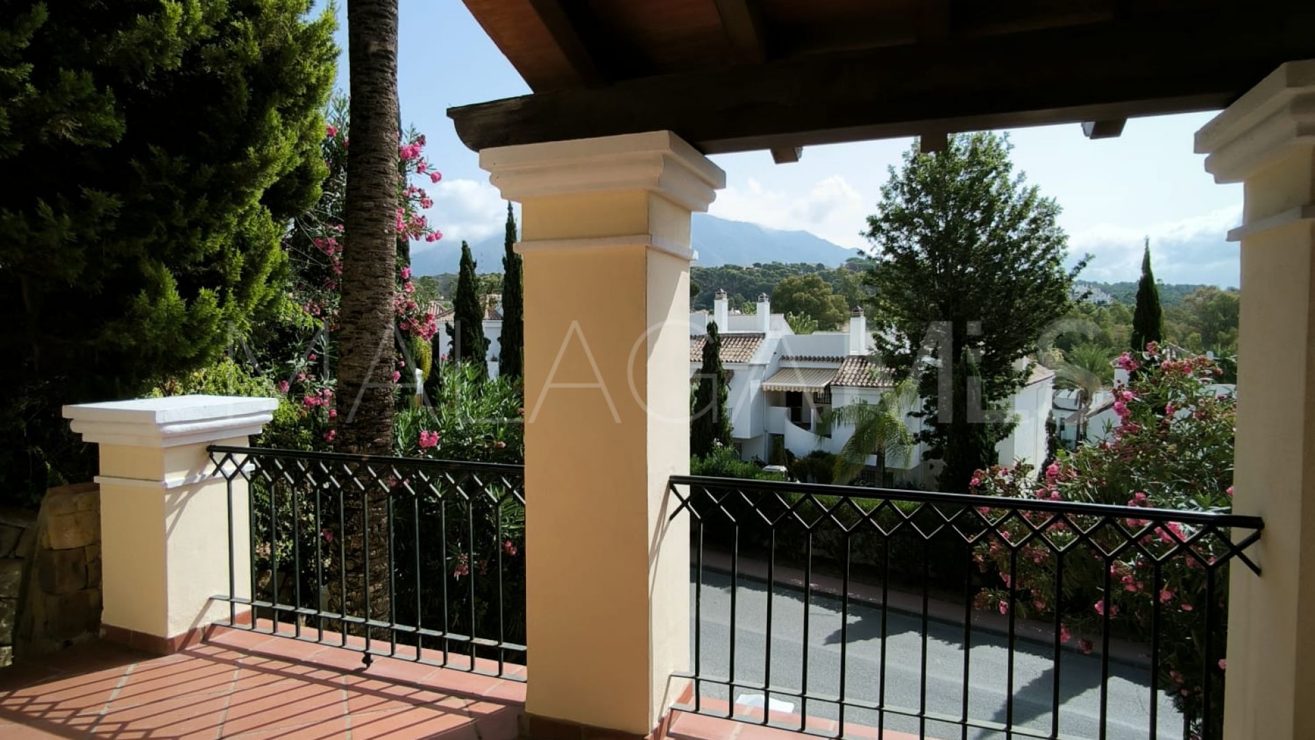 Villa for sale in Bellevue
