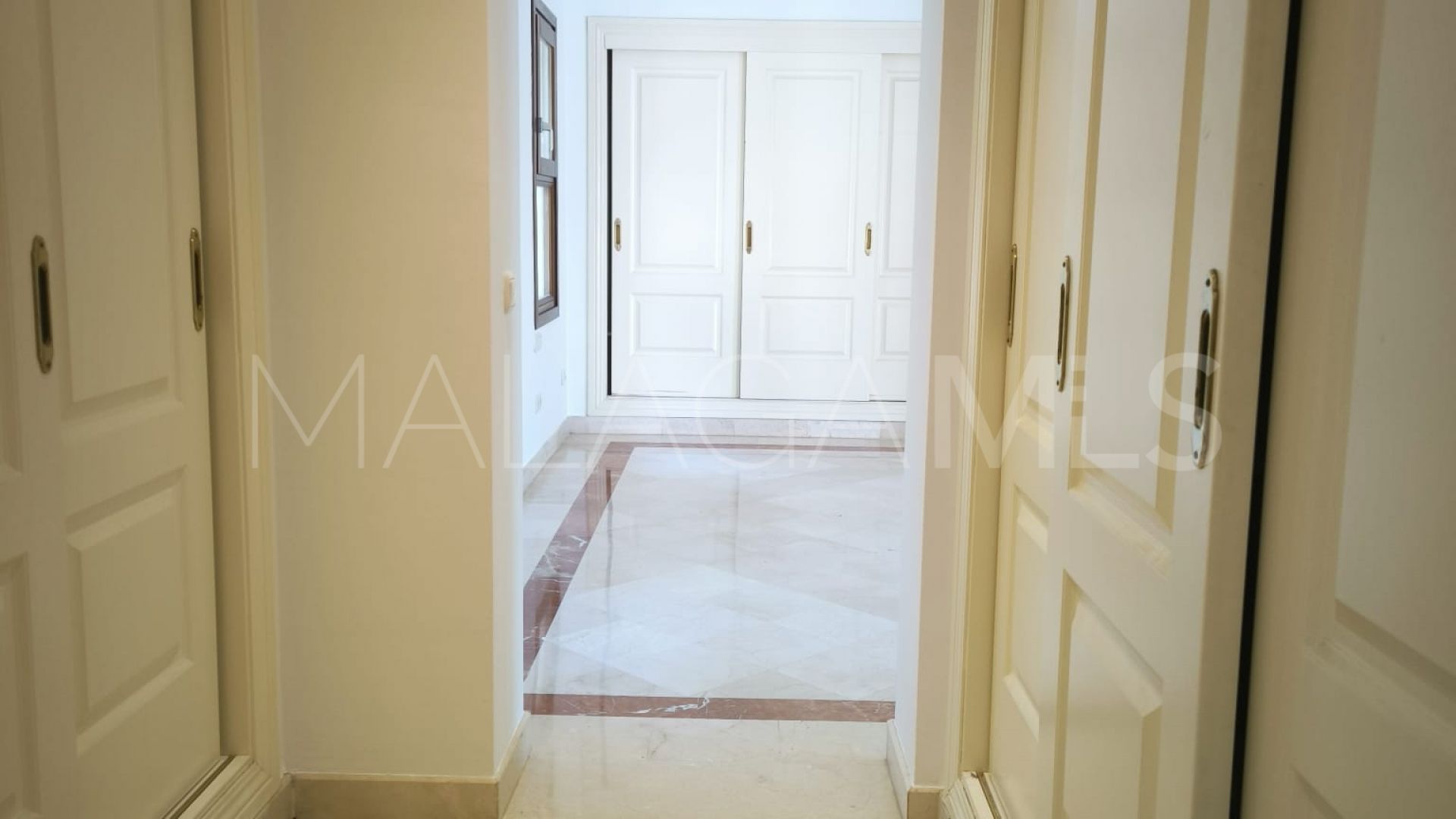 Villa for sale in Bellevue