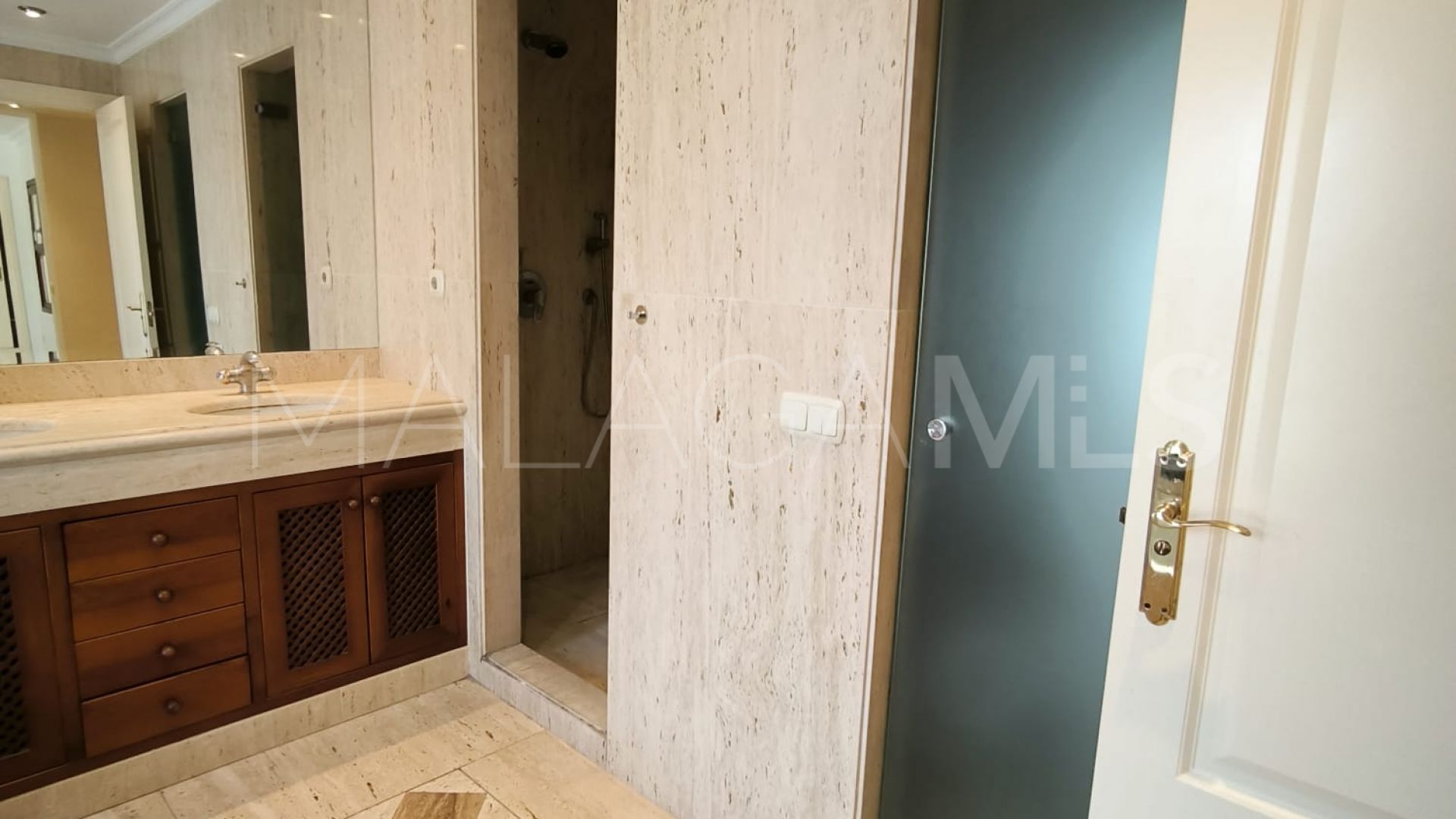 Villa for sale in Bellevue