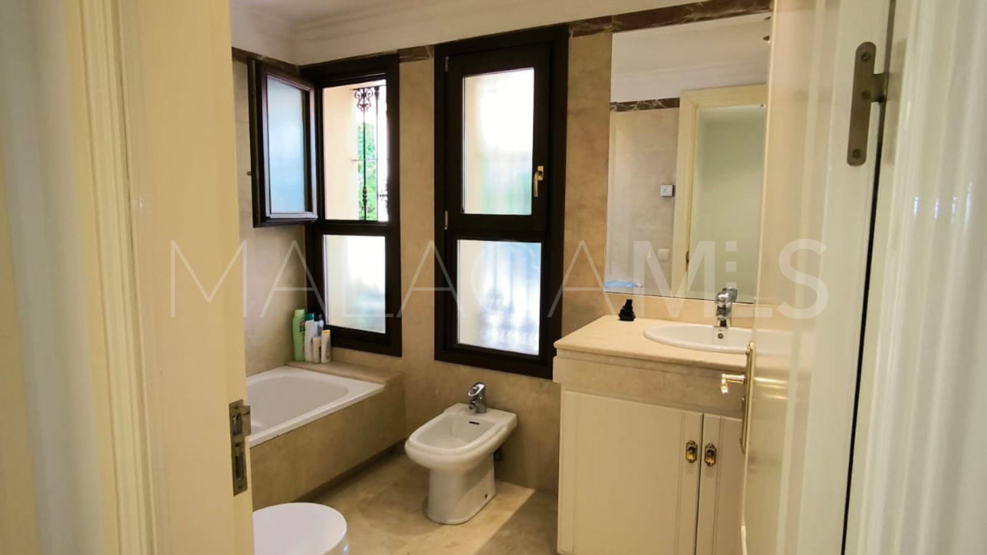 Villa for sale in Bellevue