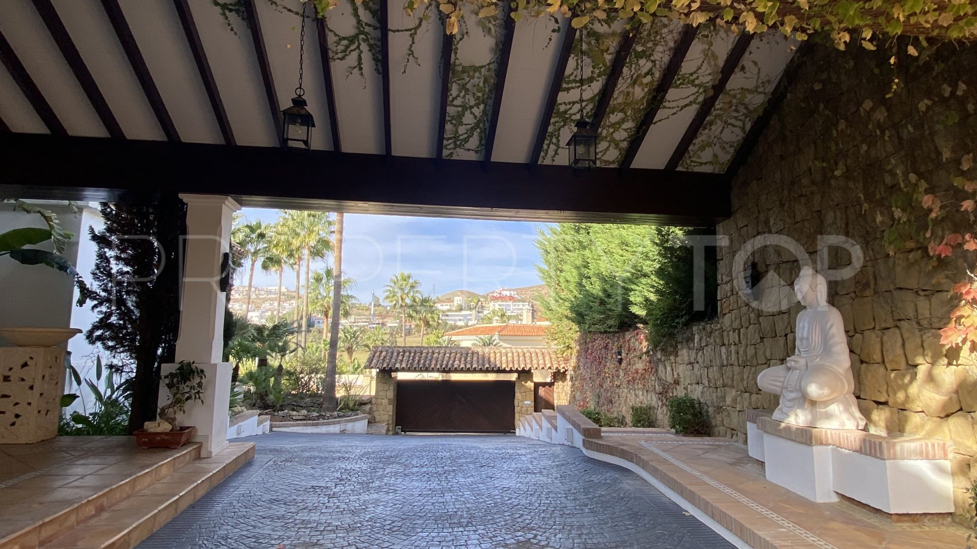 Buy villa in La Alqueria