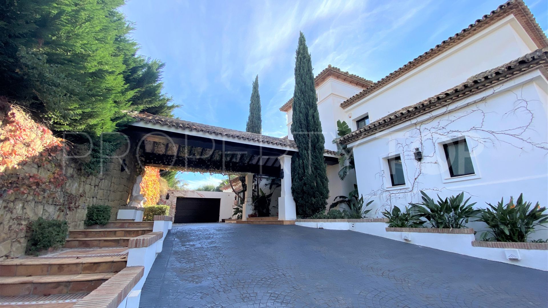 Buy villa in La Alqueria