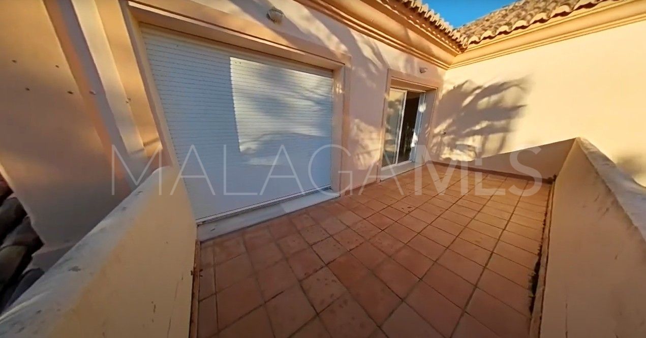 Villa for sale in Nueva Andalucia