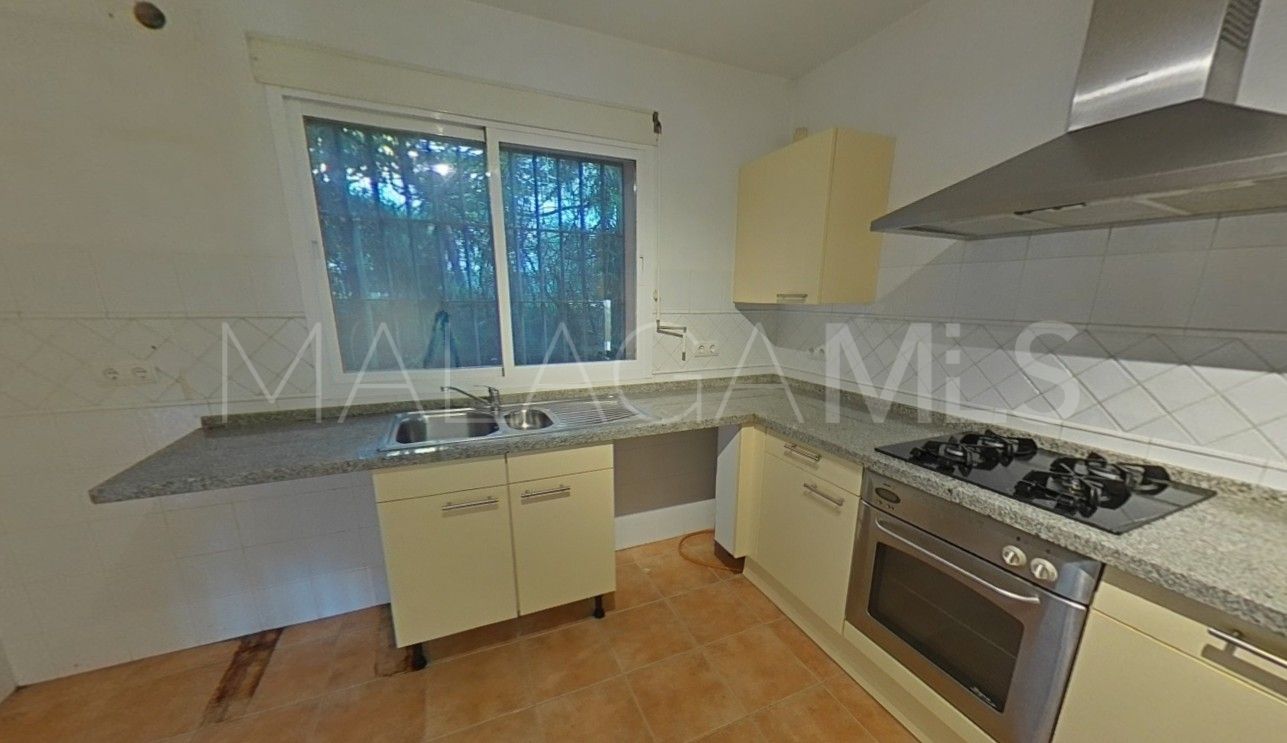 Villa for sale in Nueva Andalucia