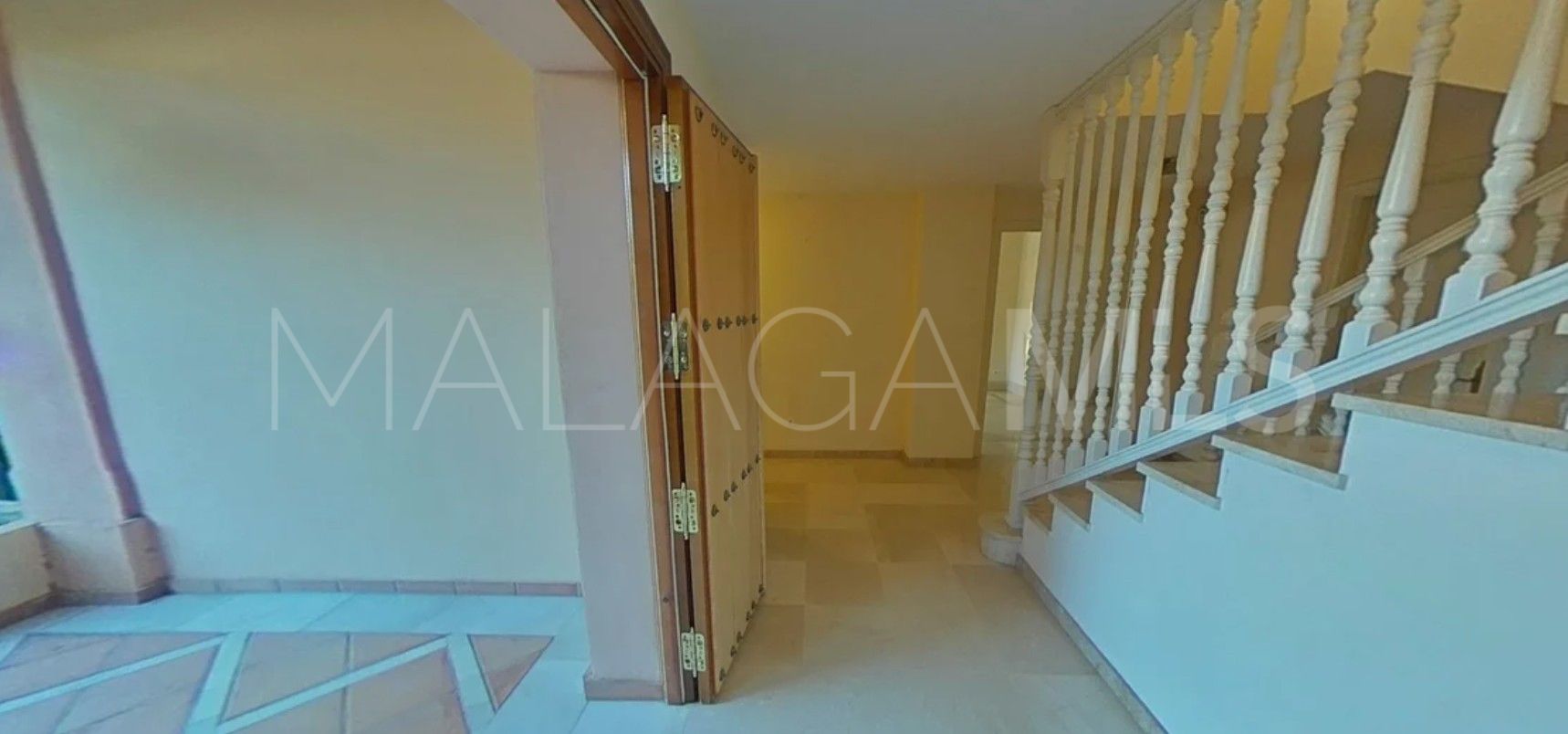 Villa for sale in Nueva Andalucia