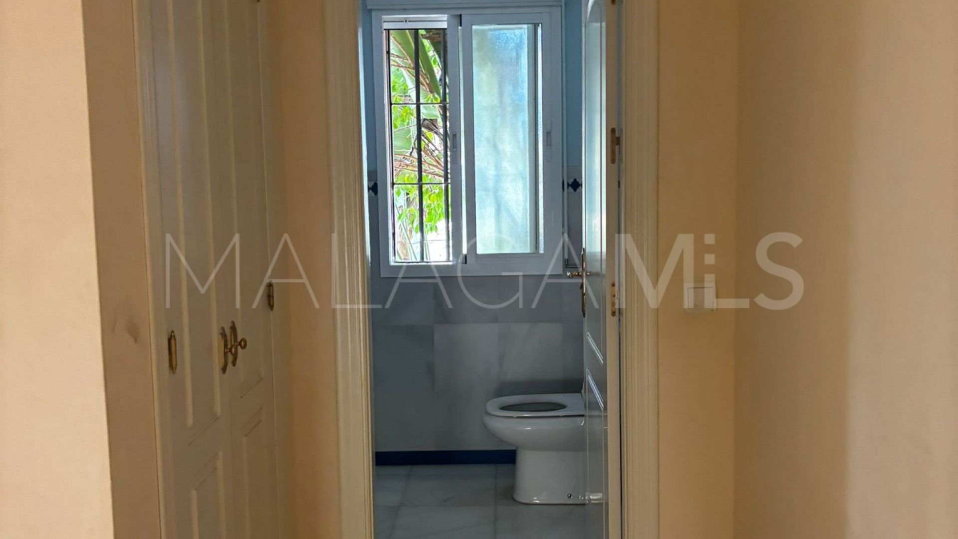 Villa for sale in Nueva Andalucia