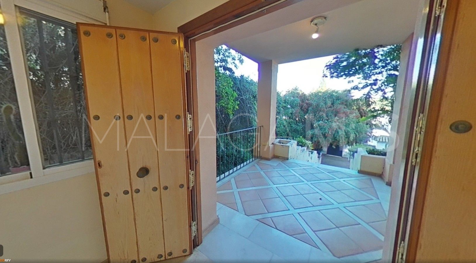 Villa for sale in Nueva Andalucia