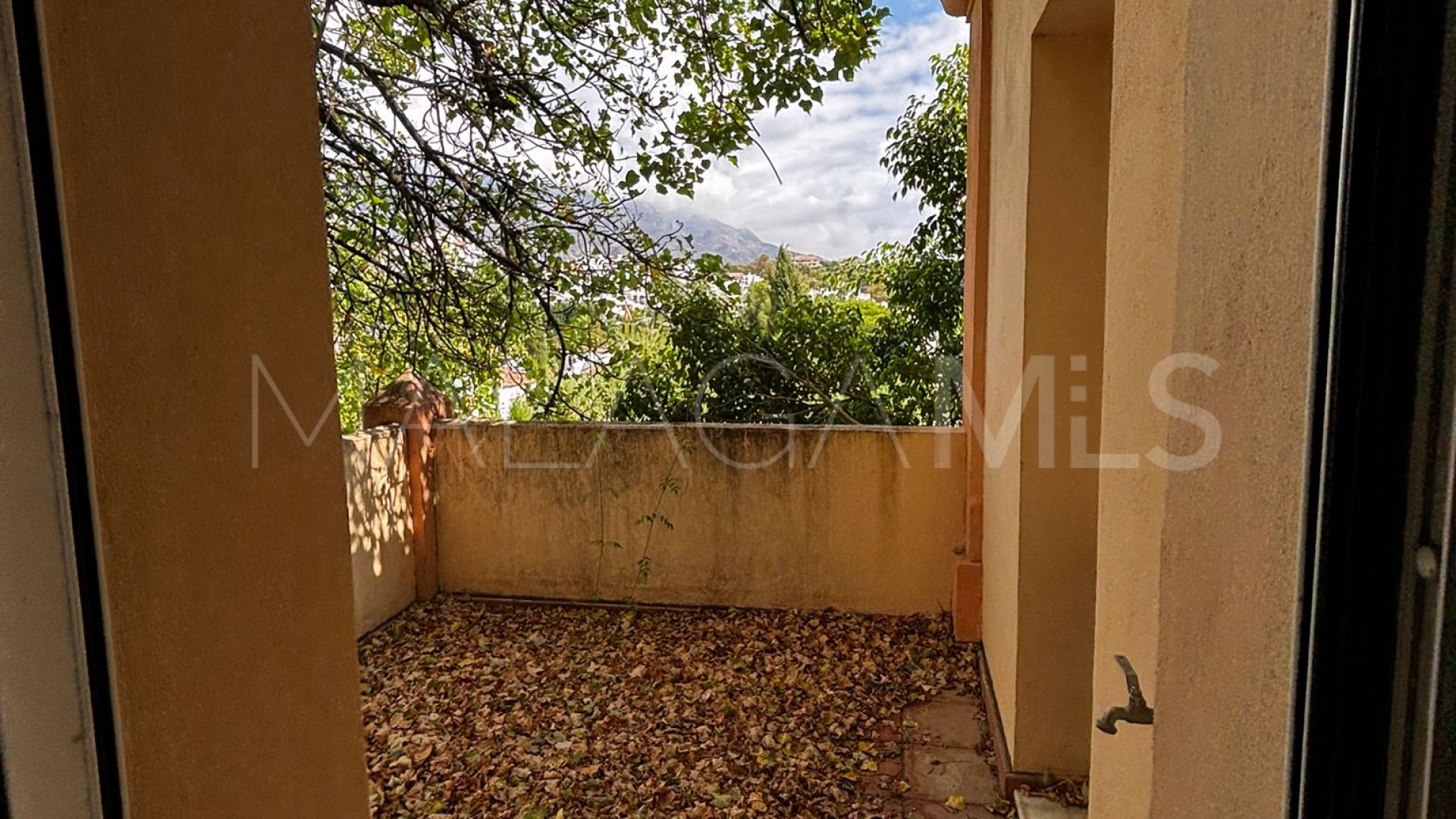 Villa for sale in Nueva Andalucia