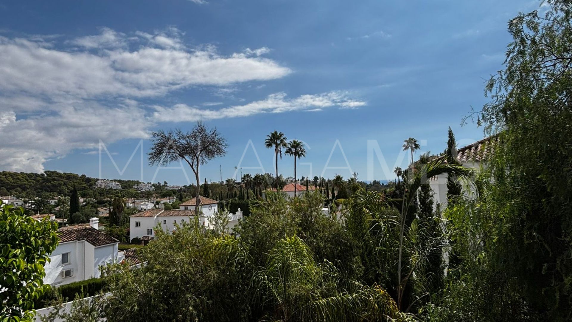 Villa for sale in Nueva Andalucia