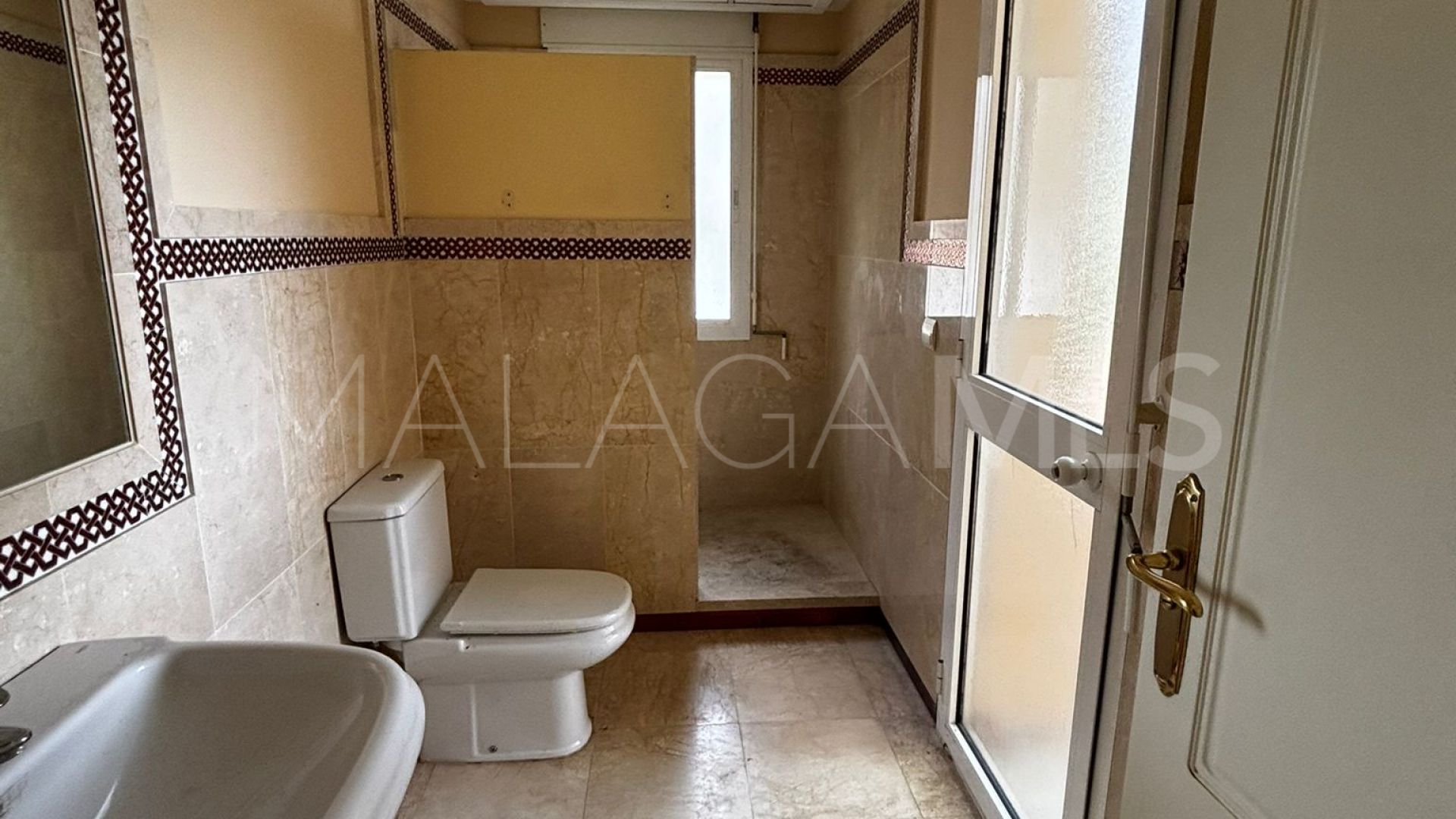 Villa for sale in Nueva Andalucia