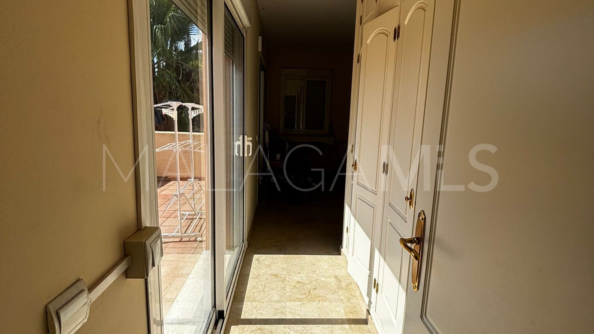 Villa for sale in Nueva Andalucia