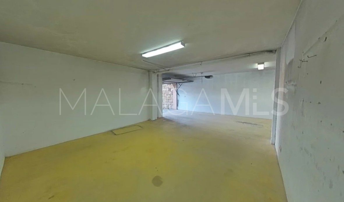 Villa for sale in Nueva Andalucia