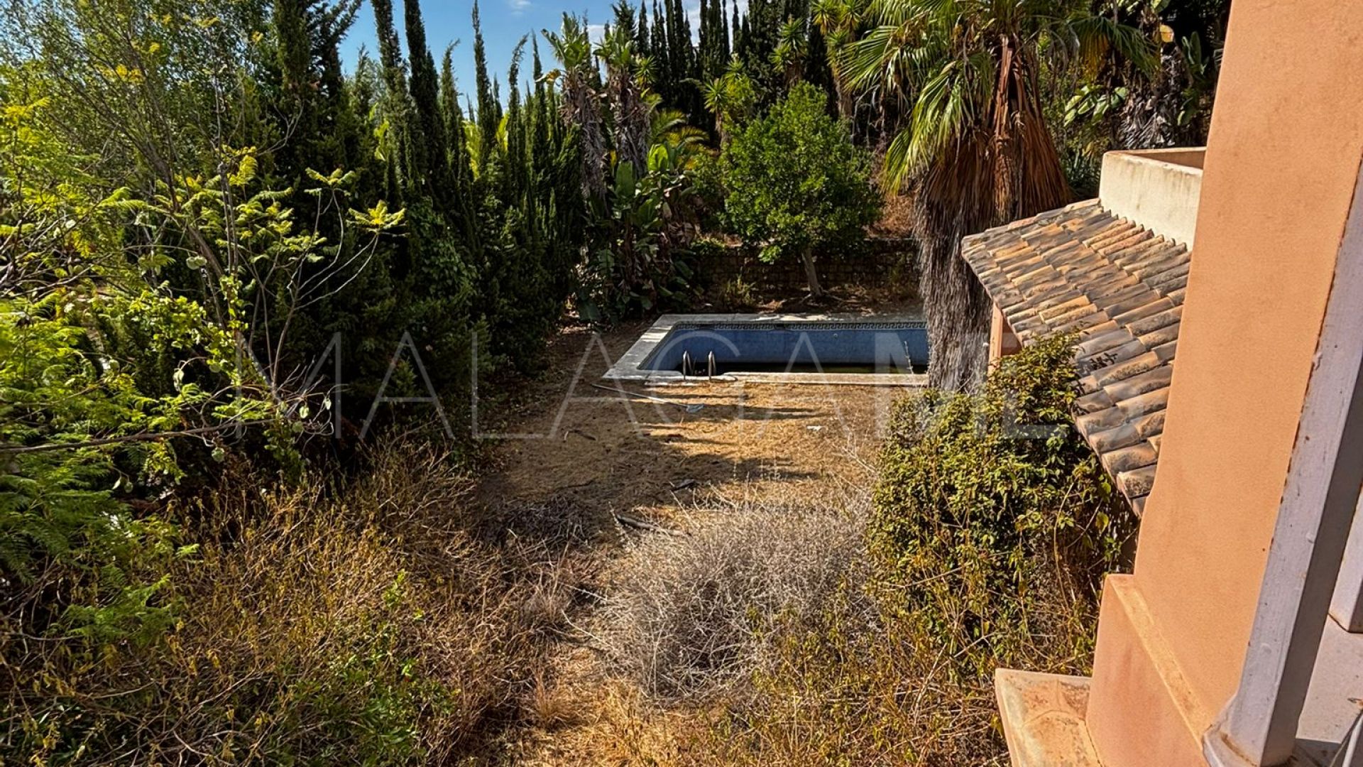 Villa for sale in Nueva Andalucia