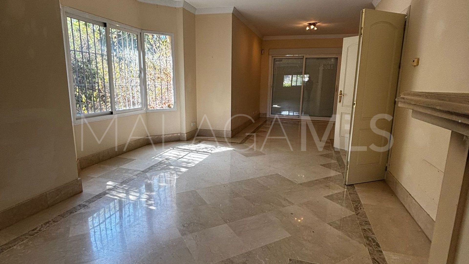 Villa for sale in Nueva Andalucia