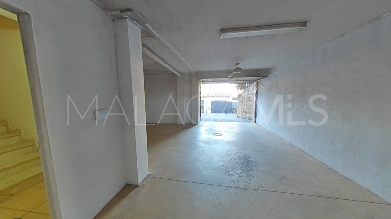 Villa for sale in Nueva Andalucia