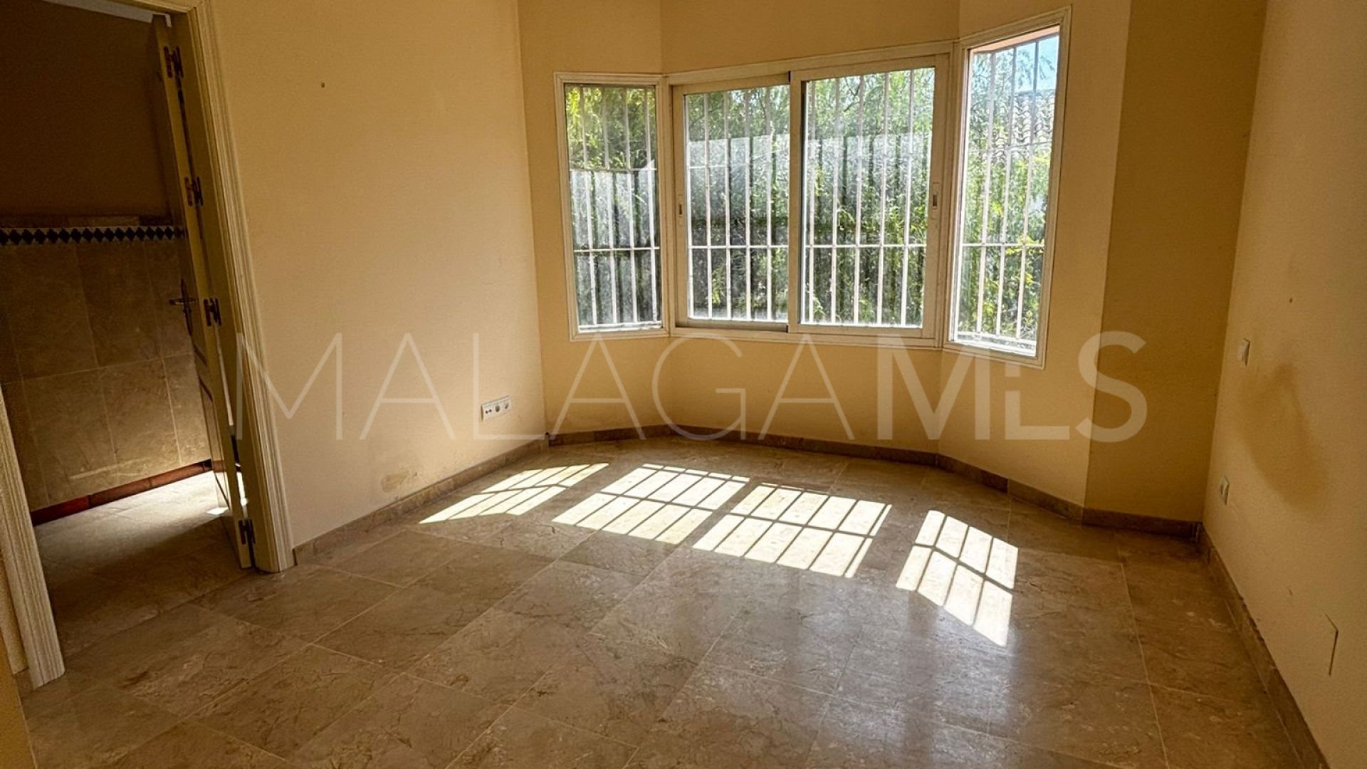 Villa for sale in Nueva Andalucia